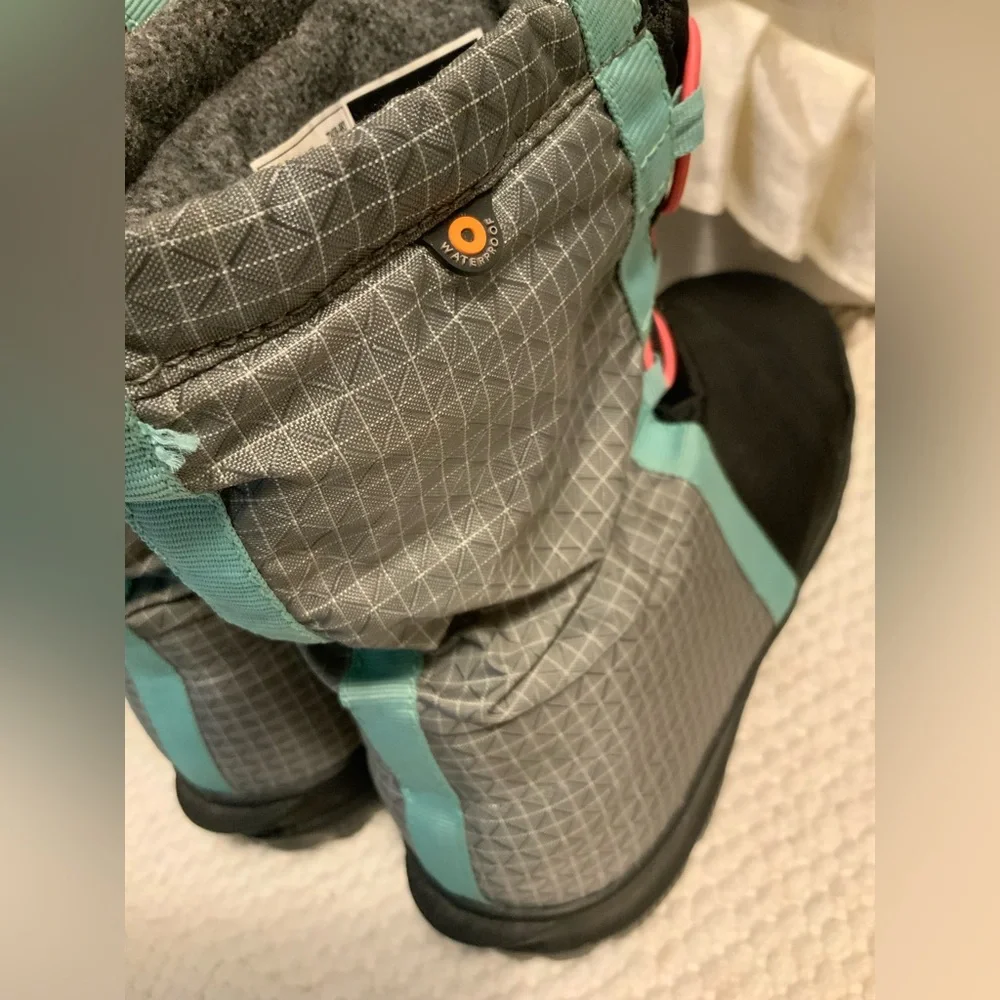 BOGS SNOW BOOTS